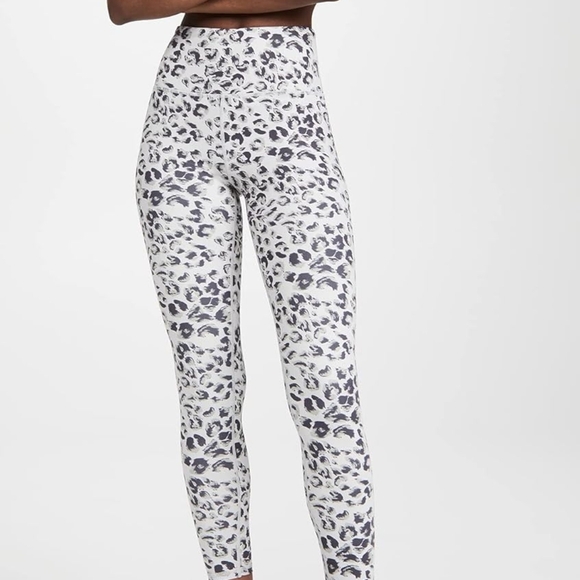 Varley light grey cheetah print leggings size small, athletic wear - Picture 2 of 11